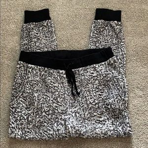 Elizabeth and James jasper joggers